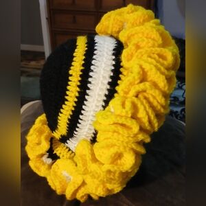 NWT Handcrafted Pittsburg Steelers Color Themed Crochet Ruffle Hat.